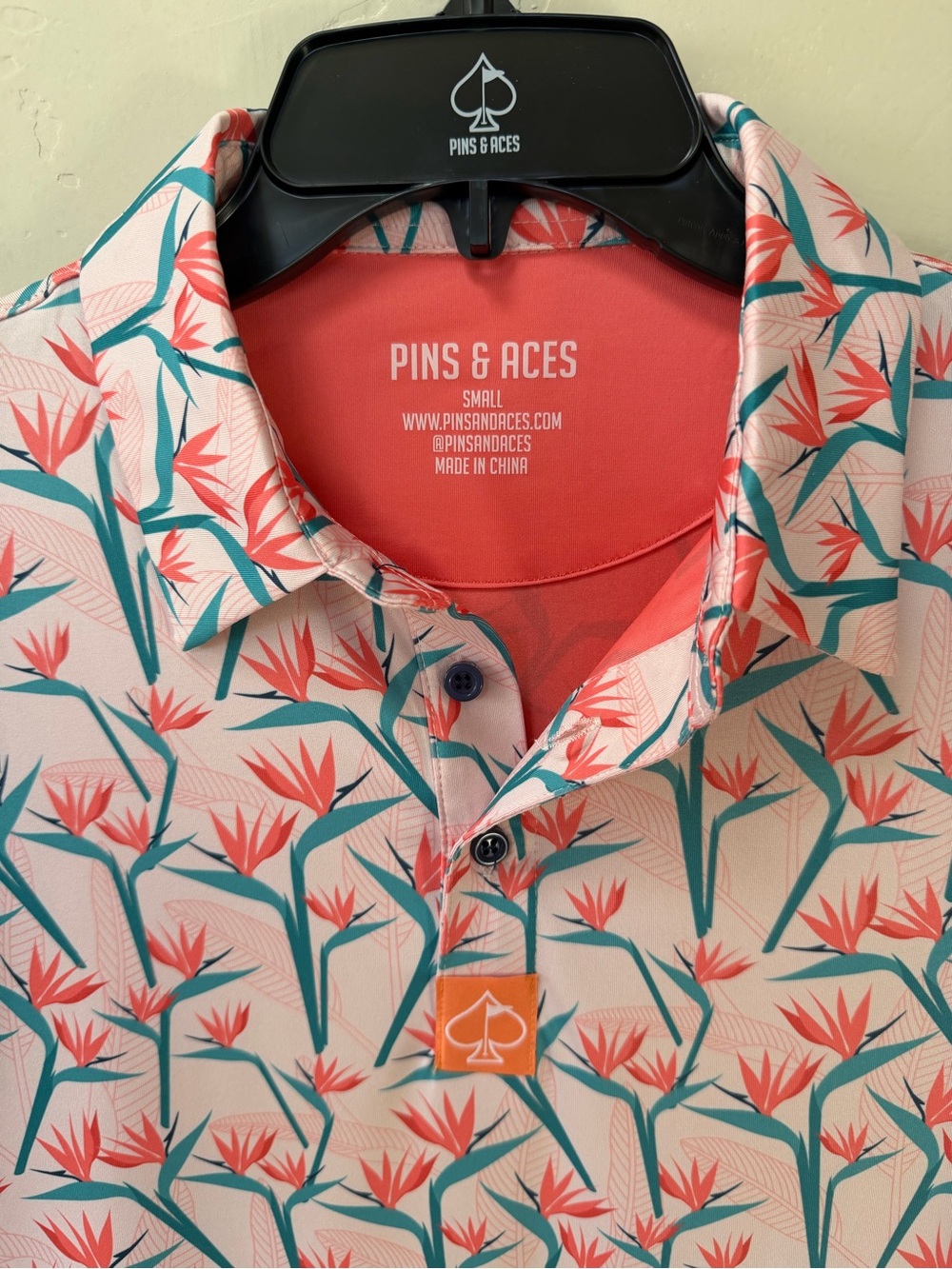 Pins and Aces Golf Polo Mens Size Small Birds Of Paradise Performance Stretch